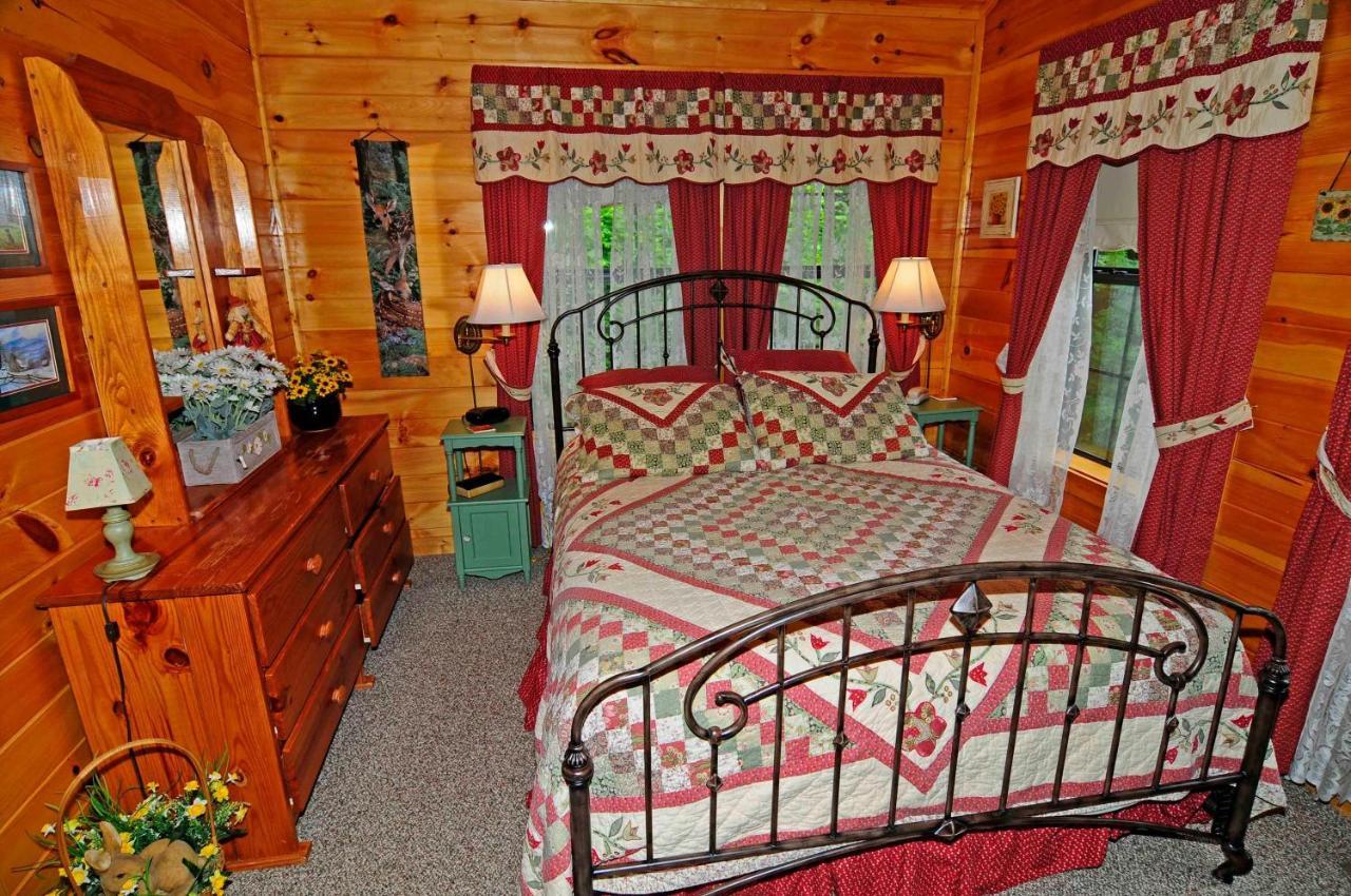 2061 Say It With Love 1 Bedroom Cabin Gatlinburg Exterior foto